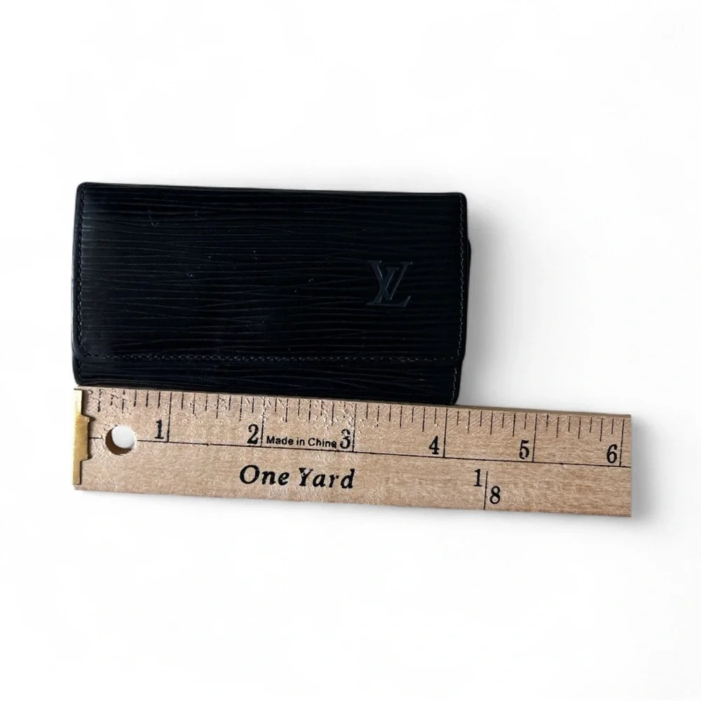 LV Black Epi Leather Key Case Wallet – Unisex, Retro, Quiet Luxury